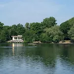 Living Weissensee Aparthotel