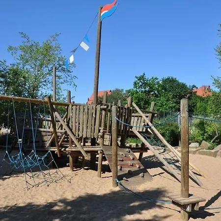 מלון דירות Living Weissensee 4*